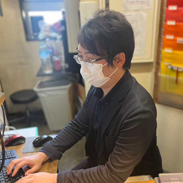 スタッフ紹介02